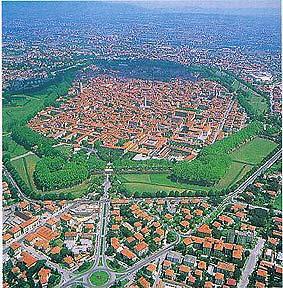 Besuchen Lucca