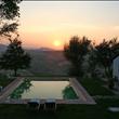piscina al tramonto