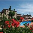 la piscina e la casa padronale